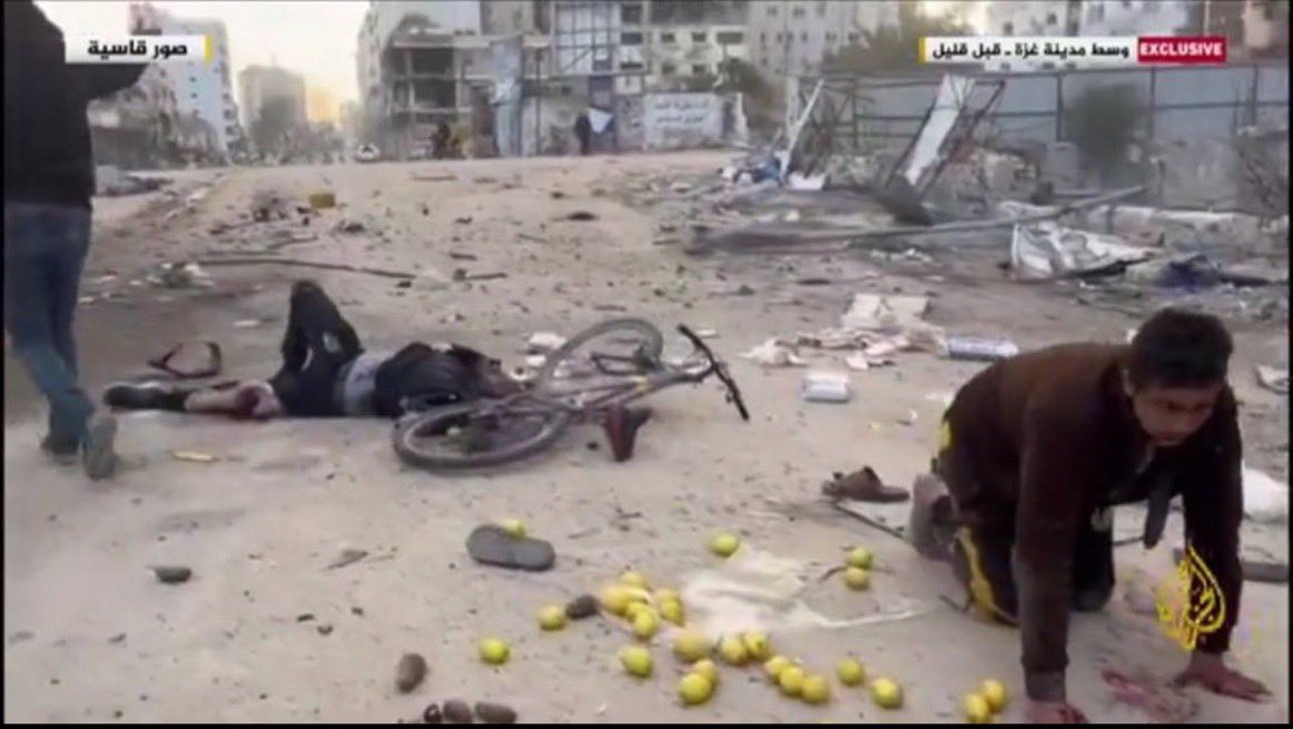 Zulme karşı susma !
Bu zulme alışma !
Filistin özgür olana denk! 
#FreePalestine