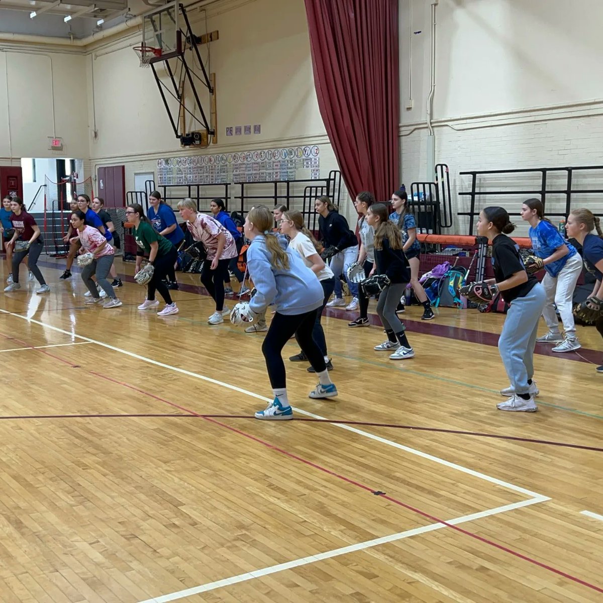 TCiccarello's tweet photo. FSUSB doing a community service softball clinic with Dunkirk Softball... #FSUSB ... #givingback https://t.co/QDxQIpiKvy