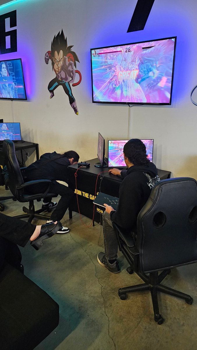 ATL player <a href="/duetosideffects/">Daniel "duet" Dias</a> sent home by... some guy we found at h-mart!!!