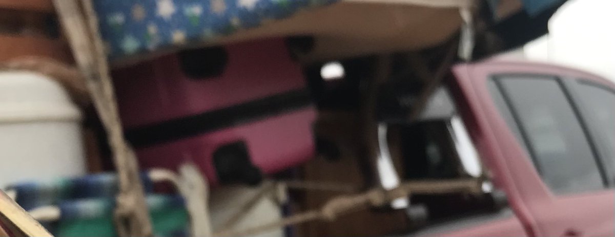 Hoy mi condición de Estudiante desesperada me lleva a pedir solidaridad. Ayer viajaba con mi mudanza desde mi casa (San Vicente, Misiones) a (Corrientes,Capital) ; y por el tramo RUTA 12 a Corrientes Capital se perdió mi valija con toda mi ropa+++