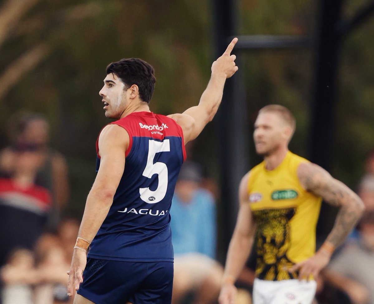 The DeeBrief tweet media