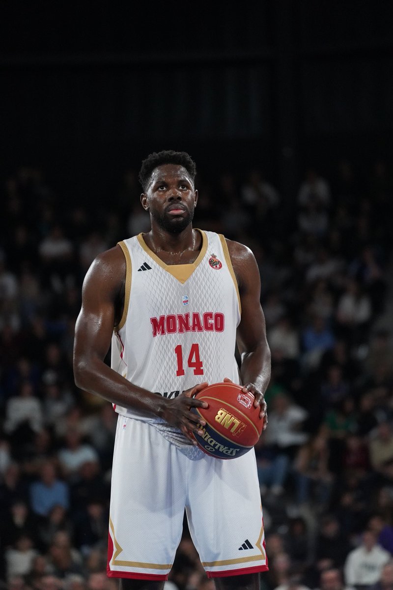 ASMonaco_Basket's tweet photo. ⏯️ C'est la pause à Saint-Chamond 🆚️ @ParisBasketball 🔥

#RocaTeam #LeaderCup https://t.co/w4lxLmroby