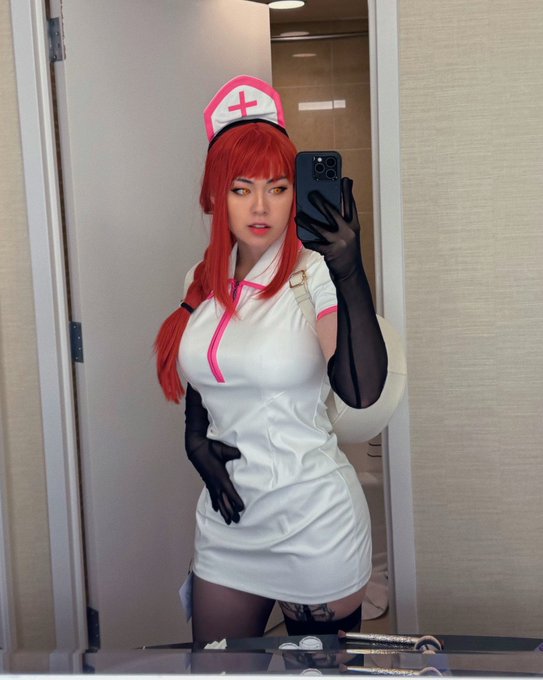 the only non-blurry pic i got as nurse Makima because i couldnt see shit😭 https://t.co/YF7UV8JvlA<a href="/tag/sabotencon"class="tags"><span>#sabotencon</span></a>