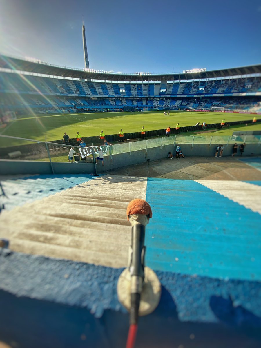 chiquitoprofili's tweet photo. Tarde de futbol Racing - Godoy cruz #radio #futbol #racing #GodoyCruz #cancha #operadorderadio https://t.co/l5XNDrgUiT