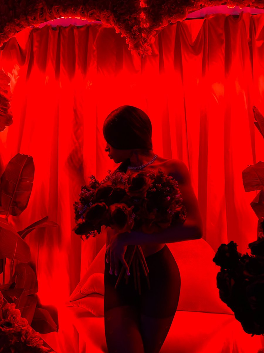 4LPrinxess's tweet photo. how was your valentine day ? 🌹 https://t.co/VTXdz8370v
