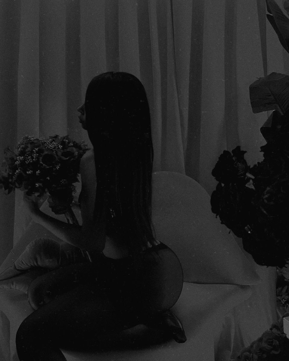 4LPrinxess's tweet photo. how was your valentine day ? 🌹 https://t.co/VTXdz8370v