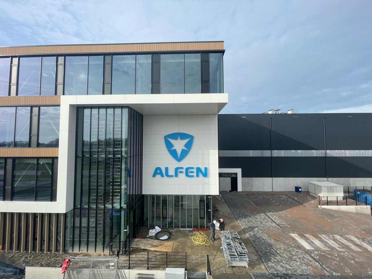 Ook weer mooie ledtekst plaatsen bij Alfen in Almere .Iov Reklatekst bv
#Heekmontage #sign #staal #montagepartner #benelux #allround