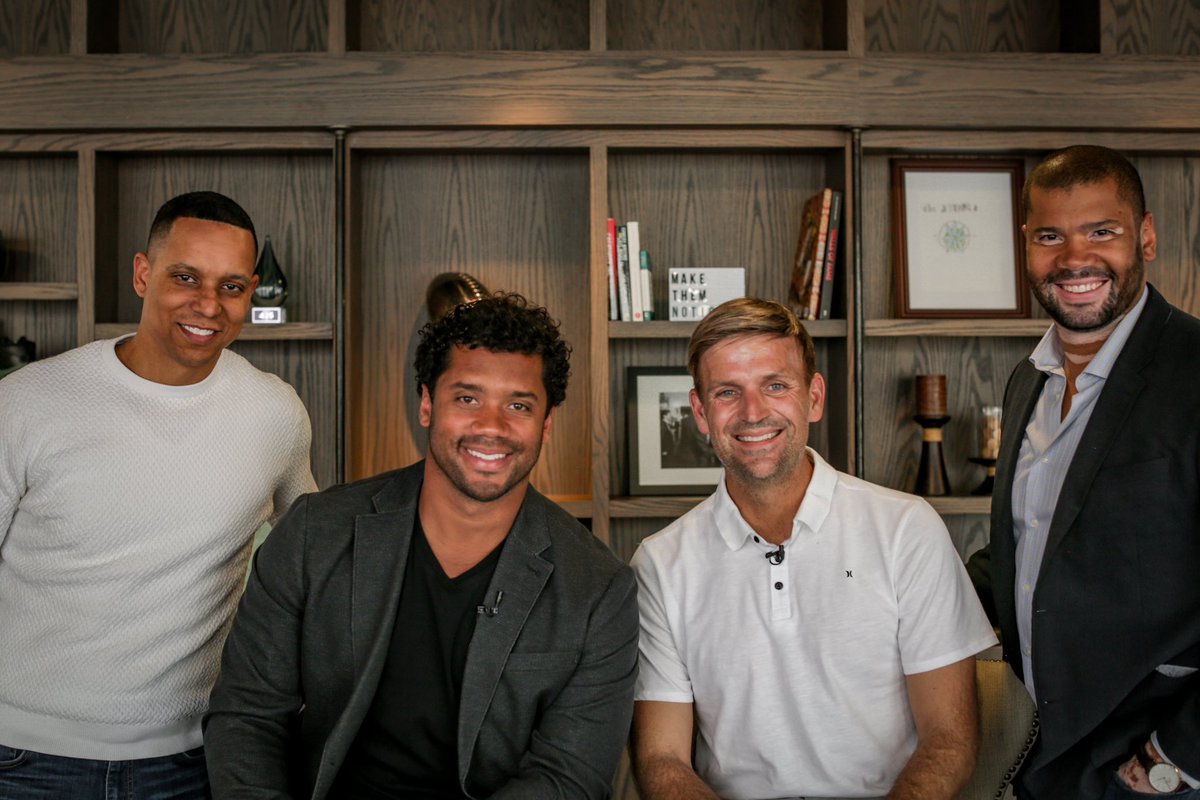 This is one of our favorite pictures of all 4 of our amazing co-founders 📸 Since the beginning of our journey, each one of them has brought unique expertise to our shared passion for innovation, excellence and relentless success.  #limitlessminds #founders #cofounder #leaders