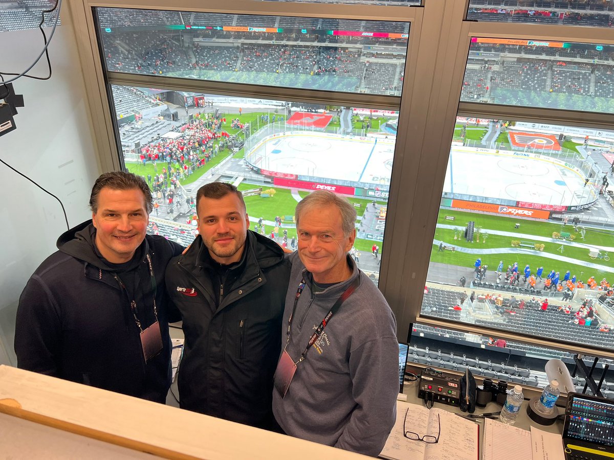 NOlczyk16's tweet photo. A dream come true to broadcast the #StadiumSeries with these legends 🙏🏻 https://t.co/uYL4Hdd6PT