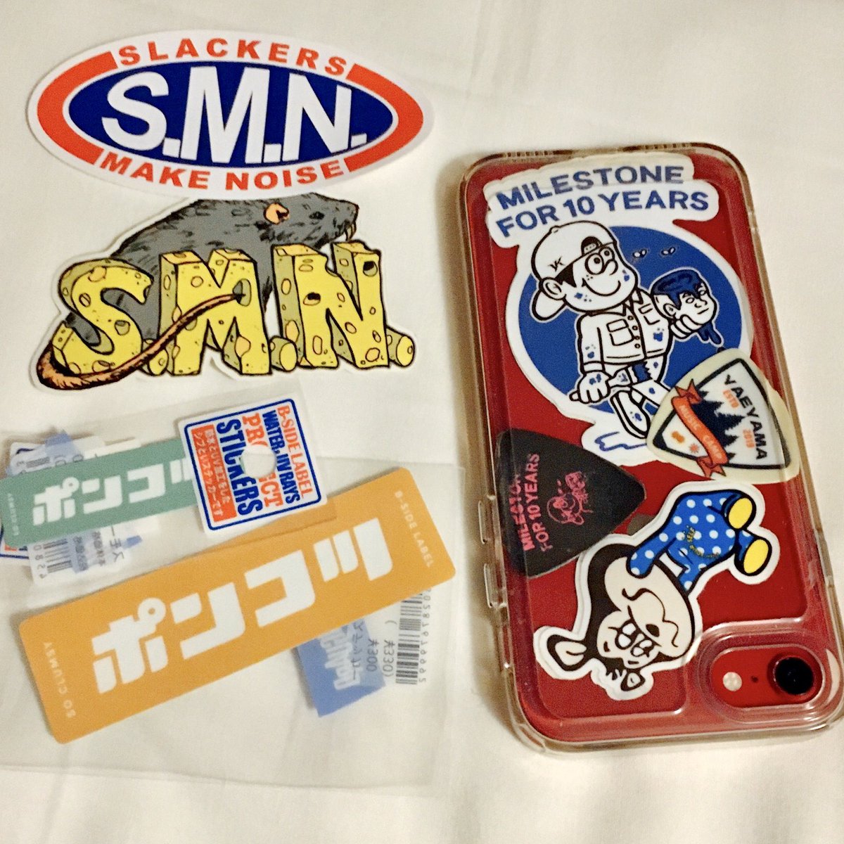 nora0426's tweet photo. いつも忘れて来たと言われ今回ようやく購入したSMNのステッカーとビレバンで買ったヤツと
いいトシですが次のクルマもステッカーだらけにします😁 https://t.co/jYo7ICs5Nq