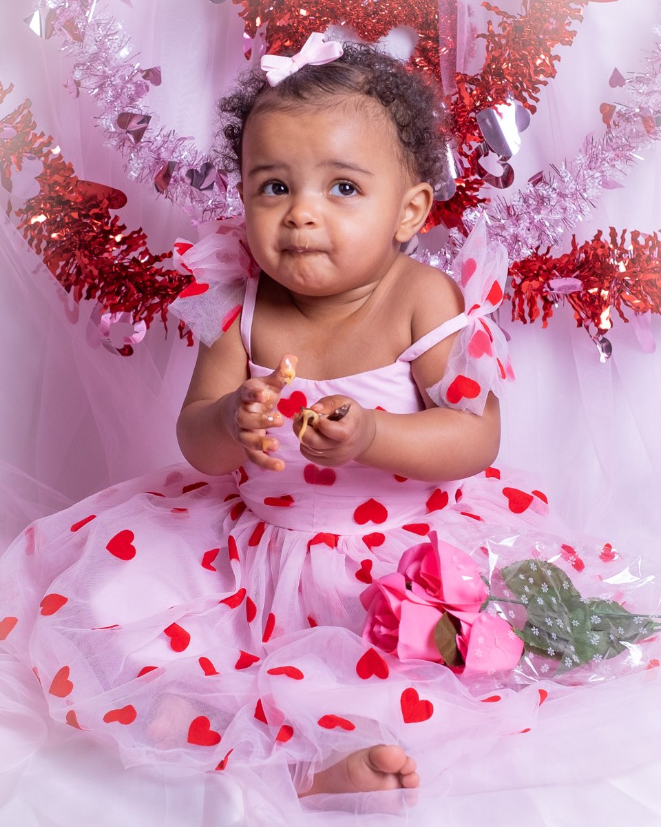 Zoot580's tweet photo. From my Valentine's Day shoot with my heartbeat, Gianna. Once she got some of that chocolate, it was all over!
I love this girl so very much!
#ValentinesDay #GiannaRose #MyGrandBeauty #BabyPortraiture https://t.co/4kDfkNCGKX