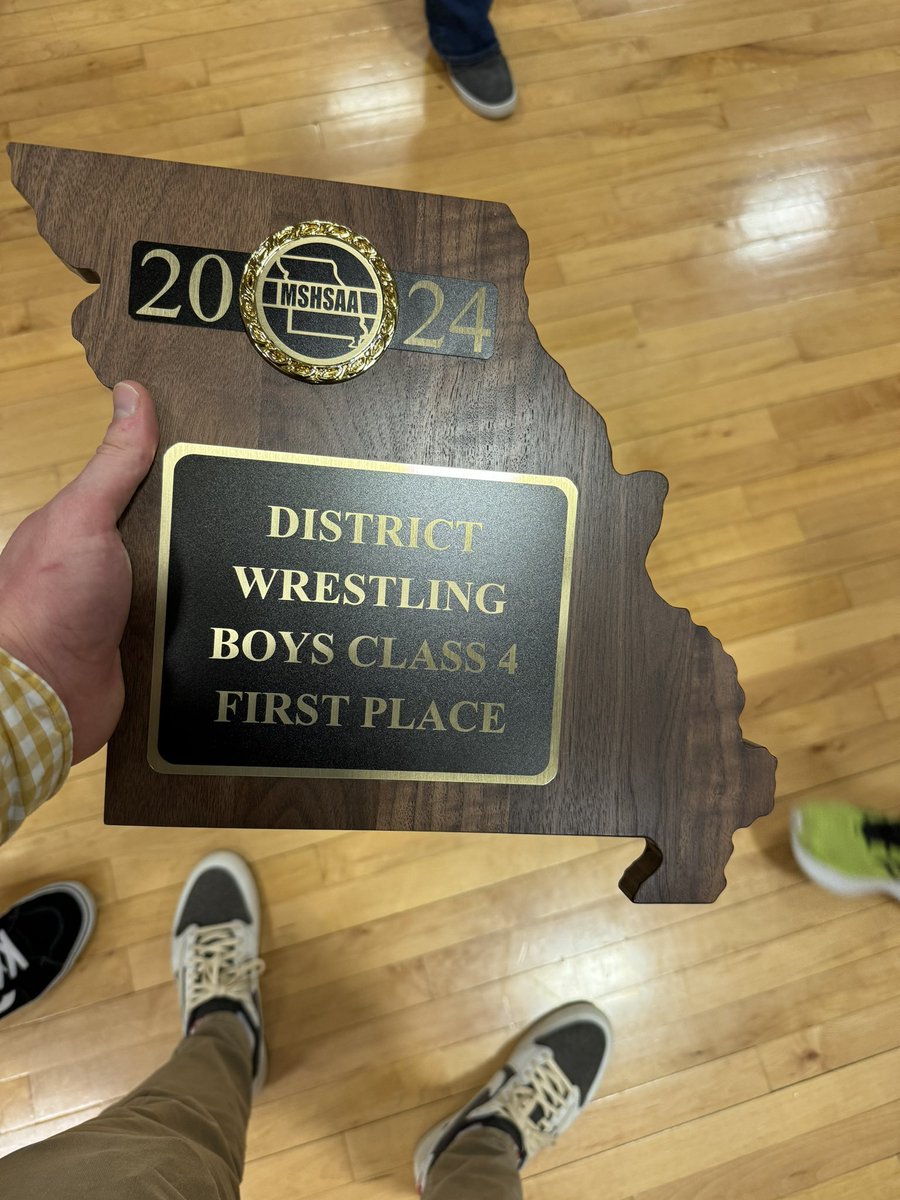 coachritch33's tweet photo. Team district champs, 6 individual district champs, and 10 state qualifiers. Great day for the Lancers💪🏻
@LafayetteLancer @LHSwrestlers @missouriwrestle https://t.co/flGe3EukV0