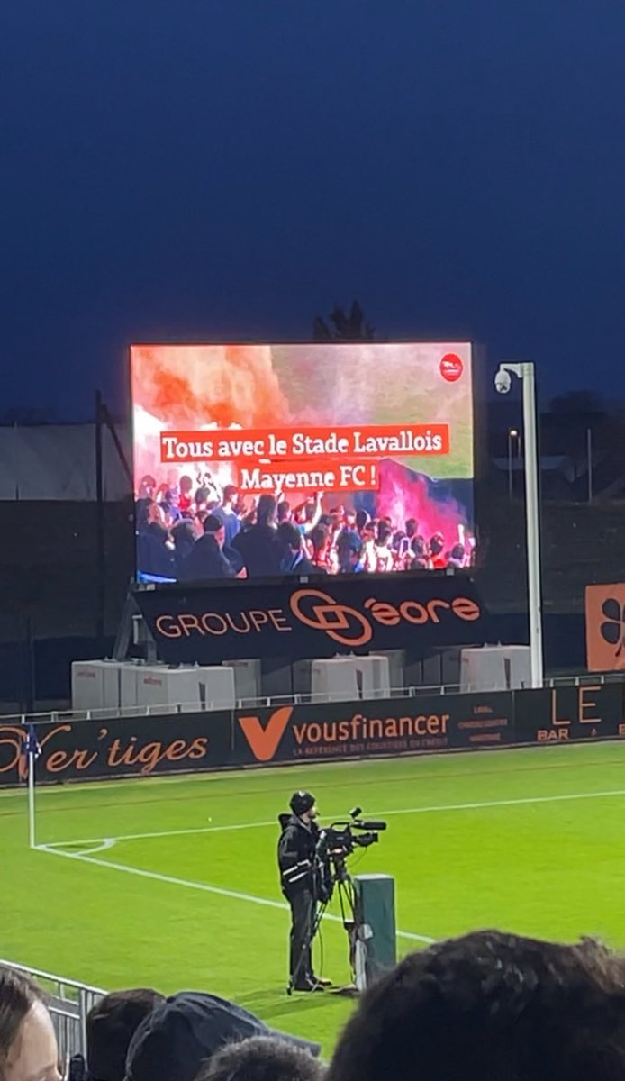 Le Stade Lavallois qui fait la promotion de son groupe ultra craquant des fumigènes quelques jours après... avoir viré arbitrairement plusieurs membres du Laval Crew. 🙃

📸 <a href="/Footflixcom/">𝐅𝐄𝐊𝐈𝐑𝐈𝐍𝐇𝐎 👑</a>