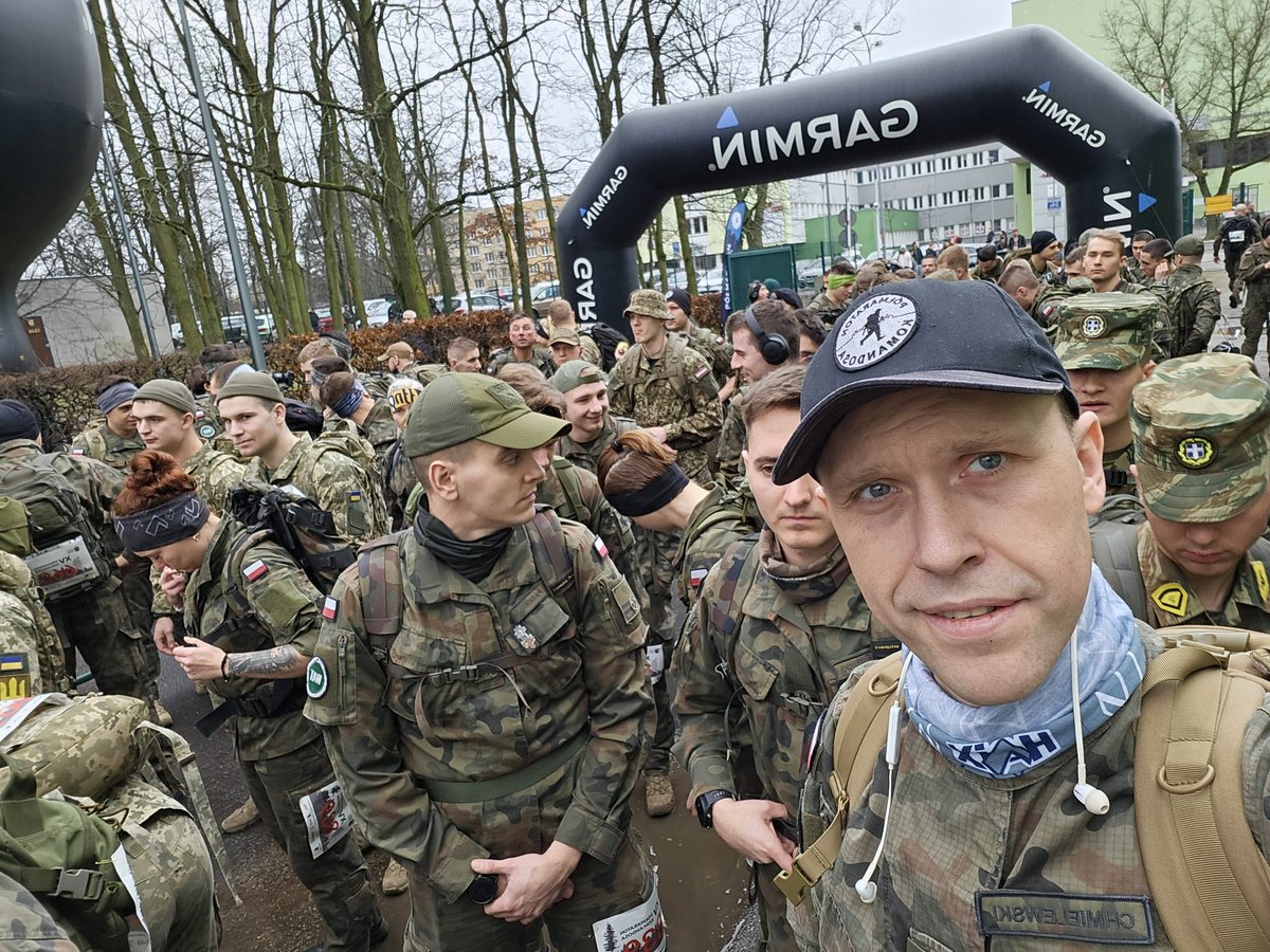 MChmielewskiMIL's tweet photo. 6 raz pokonana ... 💪🇵🇱 trasa półmaratonu komandosa #Wat_edu 🇵🇱💪 tym razem 2:10:40 :) wspaniała organizacja i międzynarodowi goście ! największa niespodzianka nasi żołnierze Wojska Obrony Cyberprzestrzeni na podium w 3 kategoriach wiekowych !! Brawo Rodzina 💪🇵🇱 https://t.co/0UhN6RoiN6