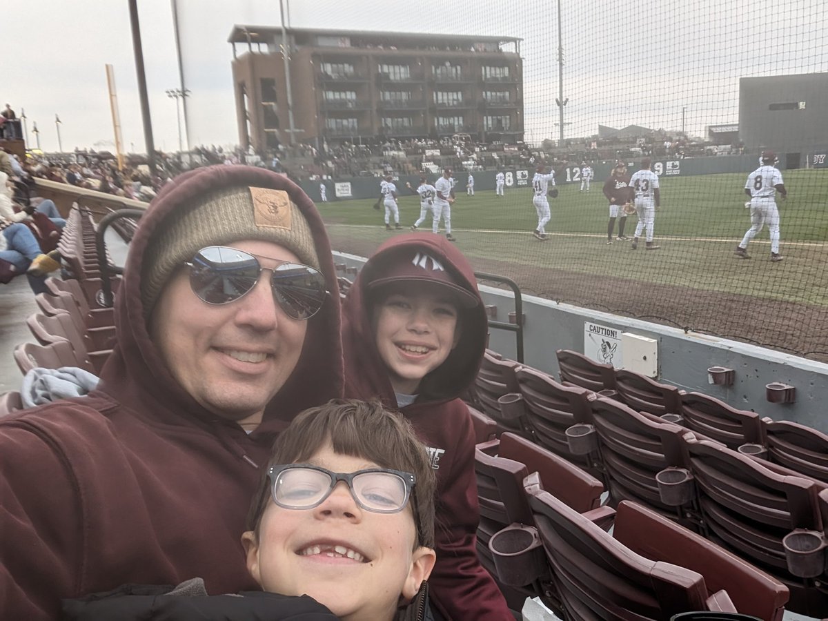 samhardin83's tweet photo. Bundled up at @DudyNobleField to watch some @HailStateBB 

#hailstate
#maroonmemories https://t.co/SZr4iQwMBG