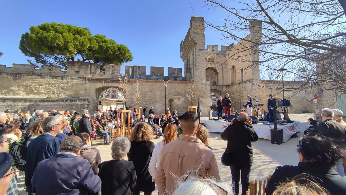 Ce samedi 17 février s'est déroulée l’inauguration de l’aménagement de l’axe Carnot-Carreterie, jusquà la porte Saint-Lazare. Satisfaction et gratitude de la confiance que la ville d’Avignon et Tecelys nous ont accordés sur ce projet majeur
#avignon #carreterie <a href="/Avignon/">Avignon</a>
