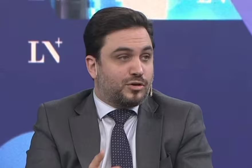 PelaTrebucqFan's tweet photo. 👉🏼 Ramiro #Marra apuntó contra Malena #Pichot, le advirtió que los eventos culturales "no son gratuitos" porque los artistas "se llevan cientos de miles de dólares", y subrayó que el Estado "tiene que pagar todo eso". 🗣️
"Estás pidiendo que se mantenga" ✍🏼 https://t.co/iQF1qggSBq