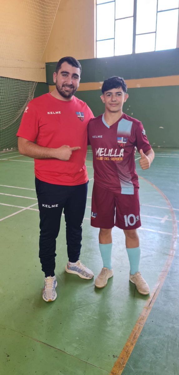 Tan chiquitito y tan grande al mismo tiempo.
Me metes un golazo y te coges un vuelo para concentrarte con la <a href="/SEFutbol/">Selección Española Masculina de Fútbol</a> sala sub 17.
Mucha suerte y disfruta de esta experiencia HAKIM ❤️🖤