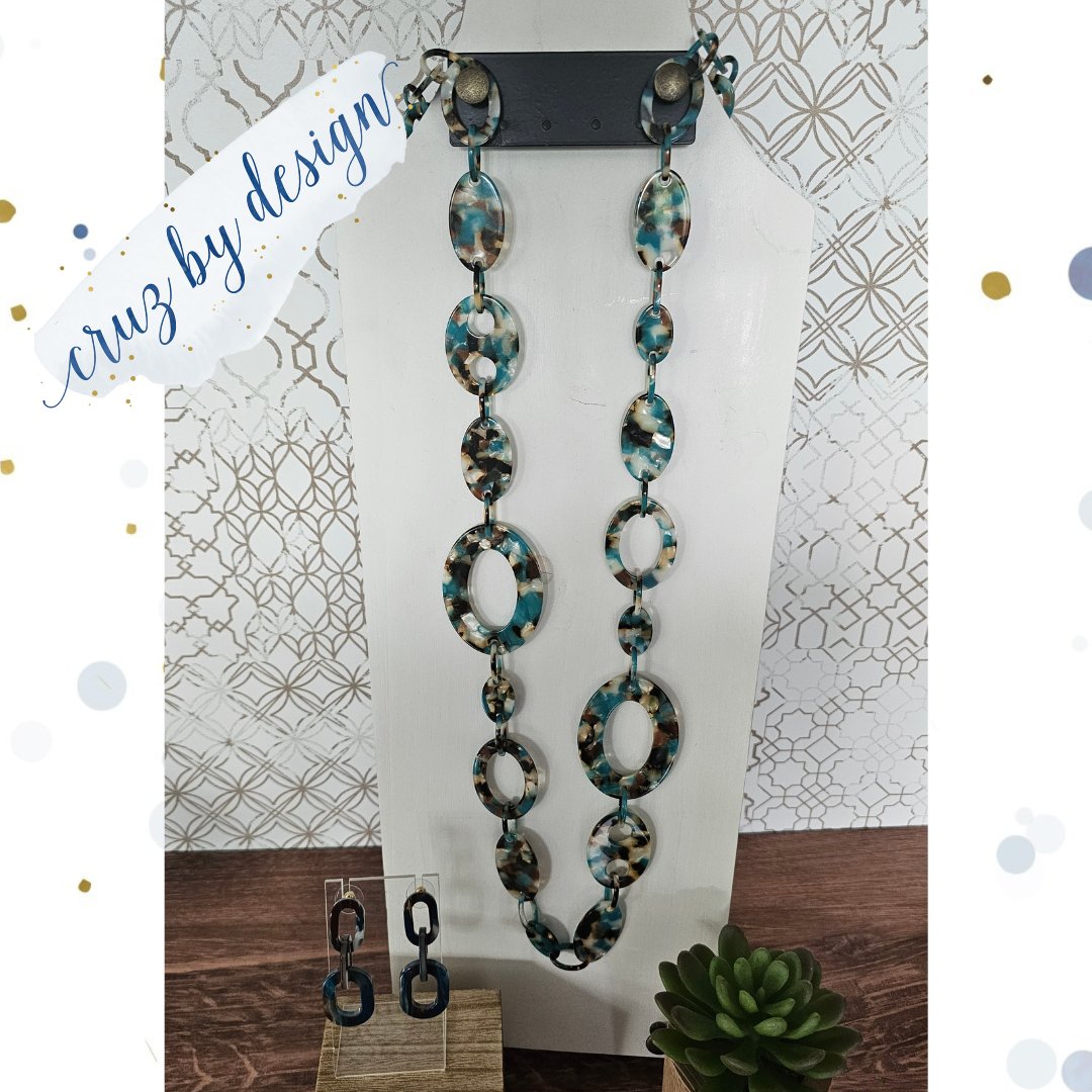 This marble look resin chain necklace is absolutely stunning. The combination of marble-inspired patterns with the elegance of a chain necklace creates a unique and fashionable accessory. 🌟💎

#dunedinboutique #boutiquejewelry