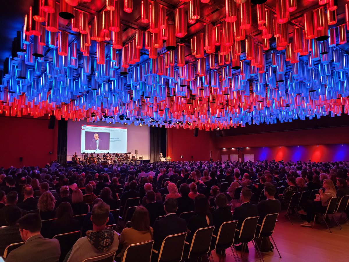 Full house at opening ceremony of  #DGTHG and #DGPK Annual Meeting in Hamburg. 🫀🫁  in focus of 3 intensive and exciting scientific days. 
Team #CVSaachen is looking forward to intense scientific x-change 🔬 &amp; networking!
