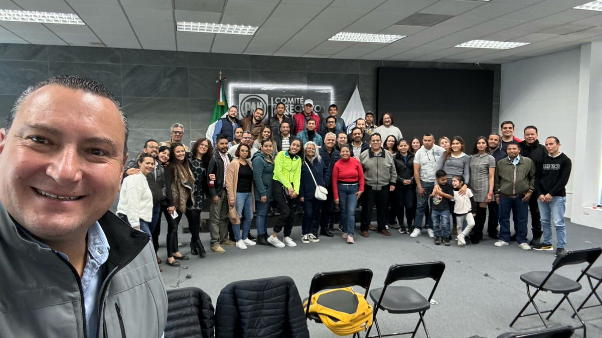 Paulomartinezl's tweet photo. Individualmente somos gota, juntos formamos un océano...
Gracias equipo, sigamos trabajando por las familias de nuestro estado!
#VisiónPorAguascalientes
#65L
@diputadospan https://t.co/PGPKbVtWRY