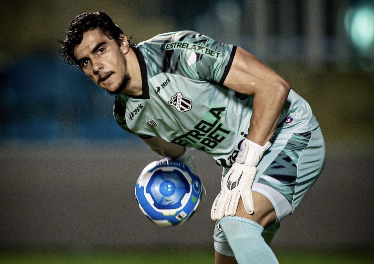 Richard precisa ser o nosso goleiro titular. Concordam?