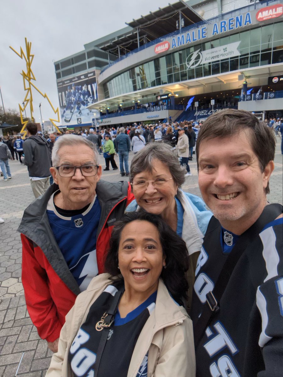 playfullwind's tweet image. Cant keep up with all of us, great to be back home #GoBolts #BeTheThunder ⚡