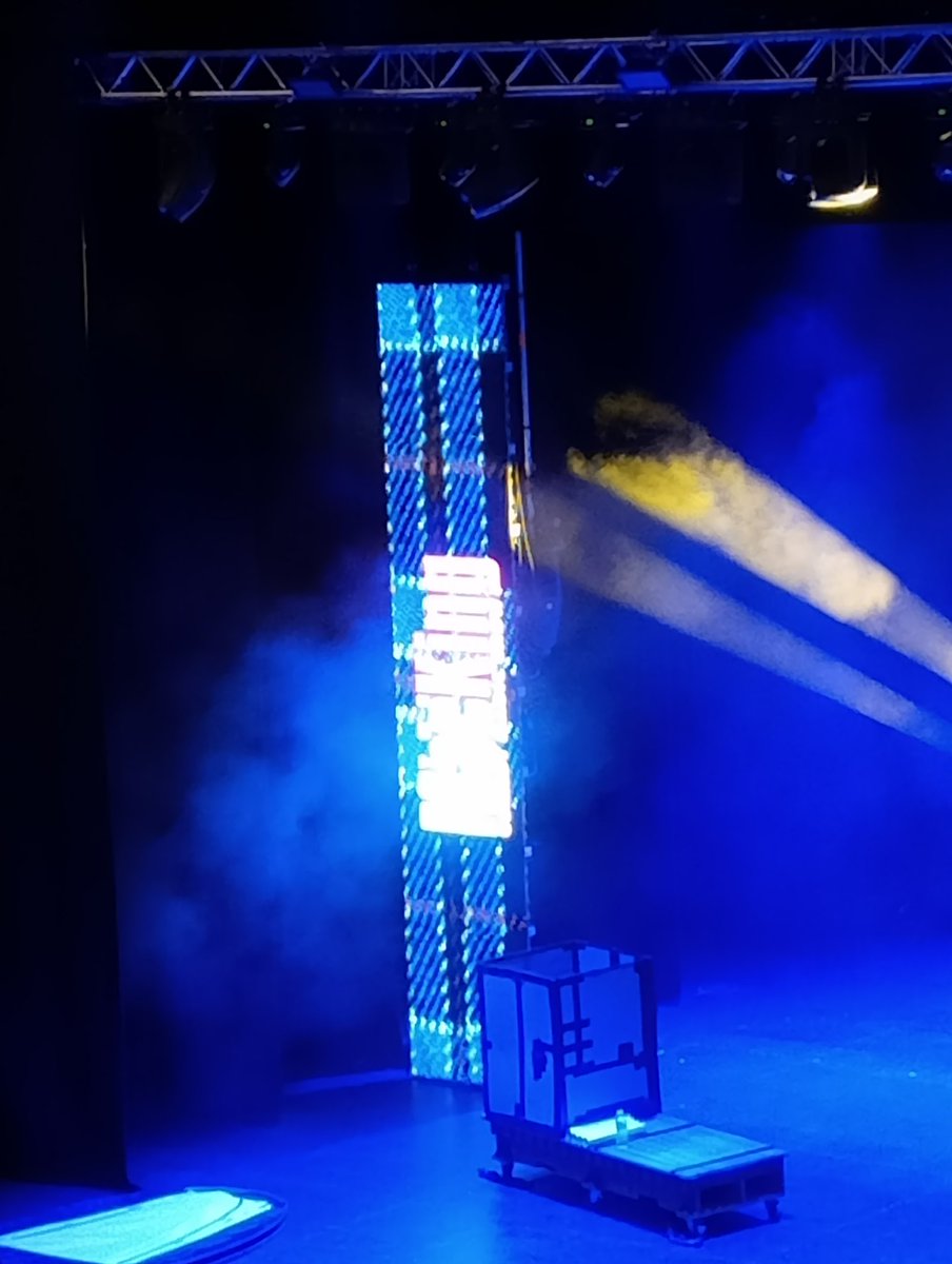 Karen19591's tweet image. Me and my friend @Fiflia_S have been to watch The @MacKingShow  what a amazing show and a well deserved standing ovation.
#MacKing
#Blackpoolmagicconvention 
#Wintergardens