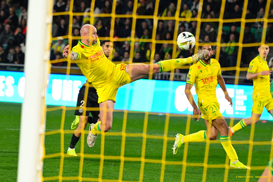 kaderinho0FCN's tweet photo. Saluons la performance XXL de Nicolas Pallois lors de ce #FCNPSG . Il a tout donner défensivement et offensivement. A 36 ans, il a dégoûté les attaquants parisiens en ne laissant rien passer. https://t.co/Jc10ukTSFw