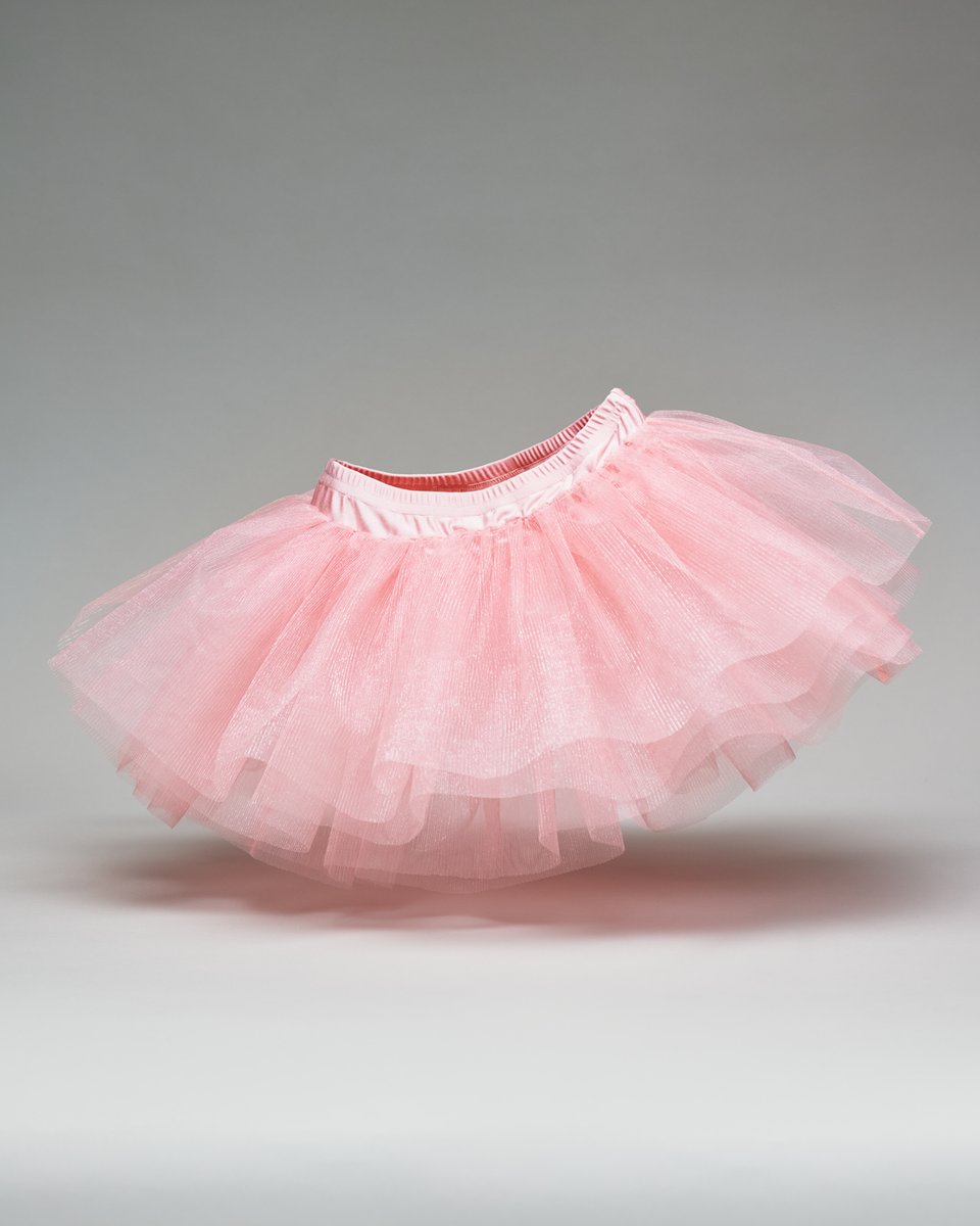 hmmexico's tweet photo. Para celebrar nada como un tutu 💗 Encuentra los regalos perfectos aquí 🎁 #HMKids 
https://t.co/P8Msi0QoPA https://t.co/TBU9Wv044g