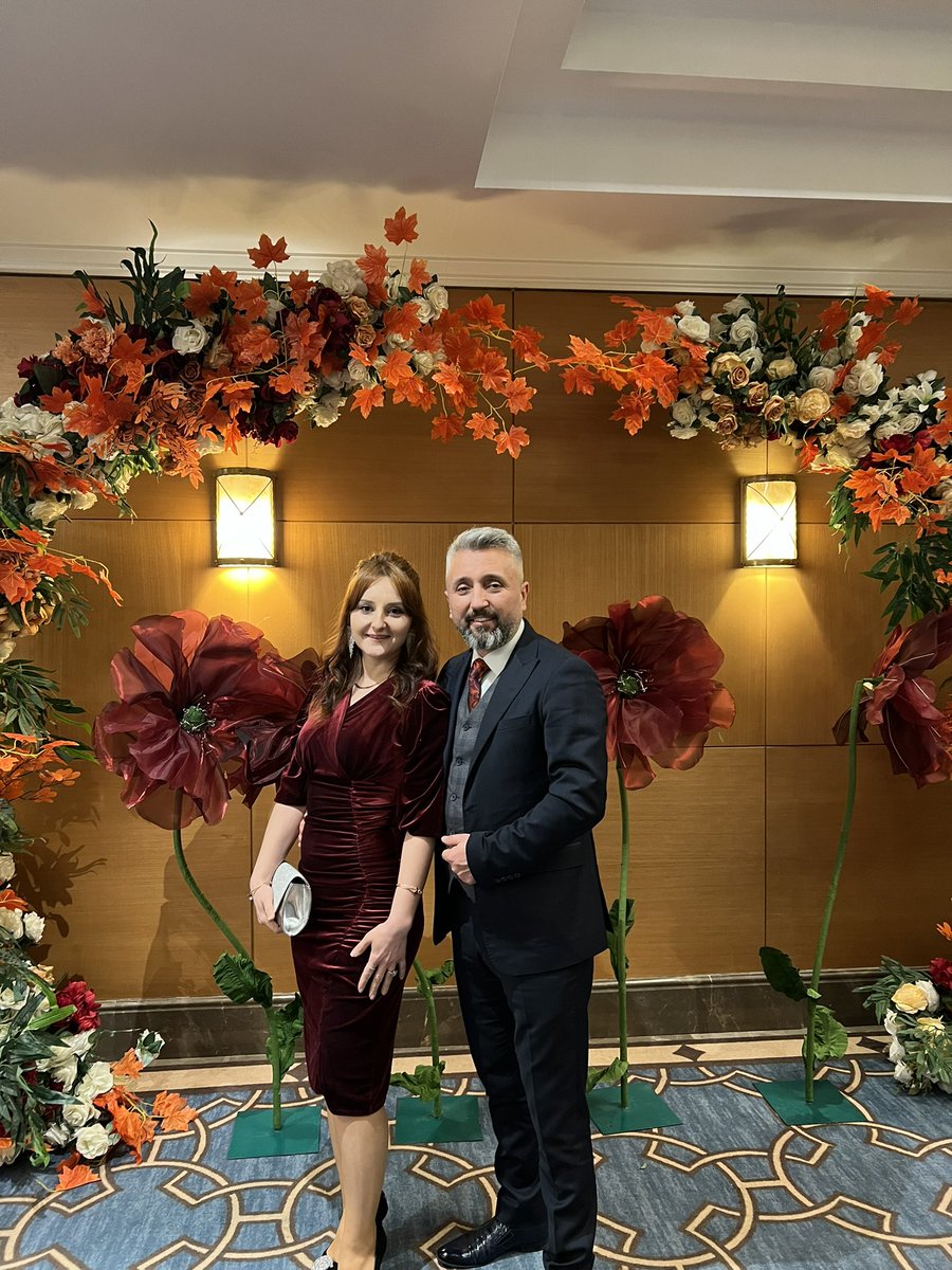 Birleşen elleriniz ve kalpleriniz birbirinizden hiç ayrılmasın. Bir hayatı tüm güzellikleriyle paylaşmanız dileğimle. Mutluluklar can dostum. <a href="/oguzhanderinn/">Oğuzhan Derin</a> 
<a href="/senolsunat/">Şenol Sunat</a> 
<a href="/seyit_ardic/">Seyit Ardıç</a>