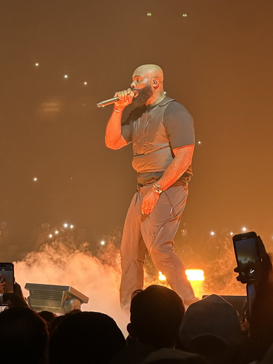 josspace's tweet photo. ACCOR ARENA - KAARIS 

KAARIS EST UNE BÊTE DE SCÈNE C’ÉTAIT UNE DINGUERIE 💥 https://t.co/V0tzA1UZvA