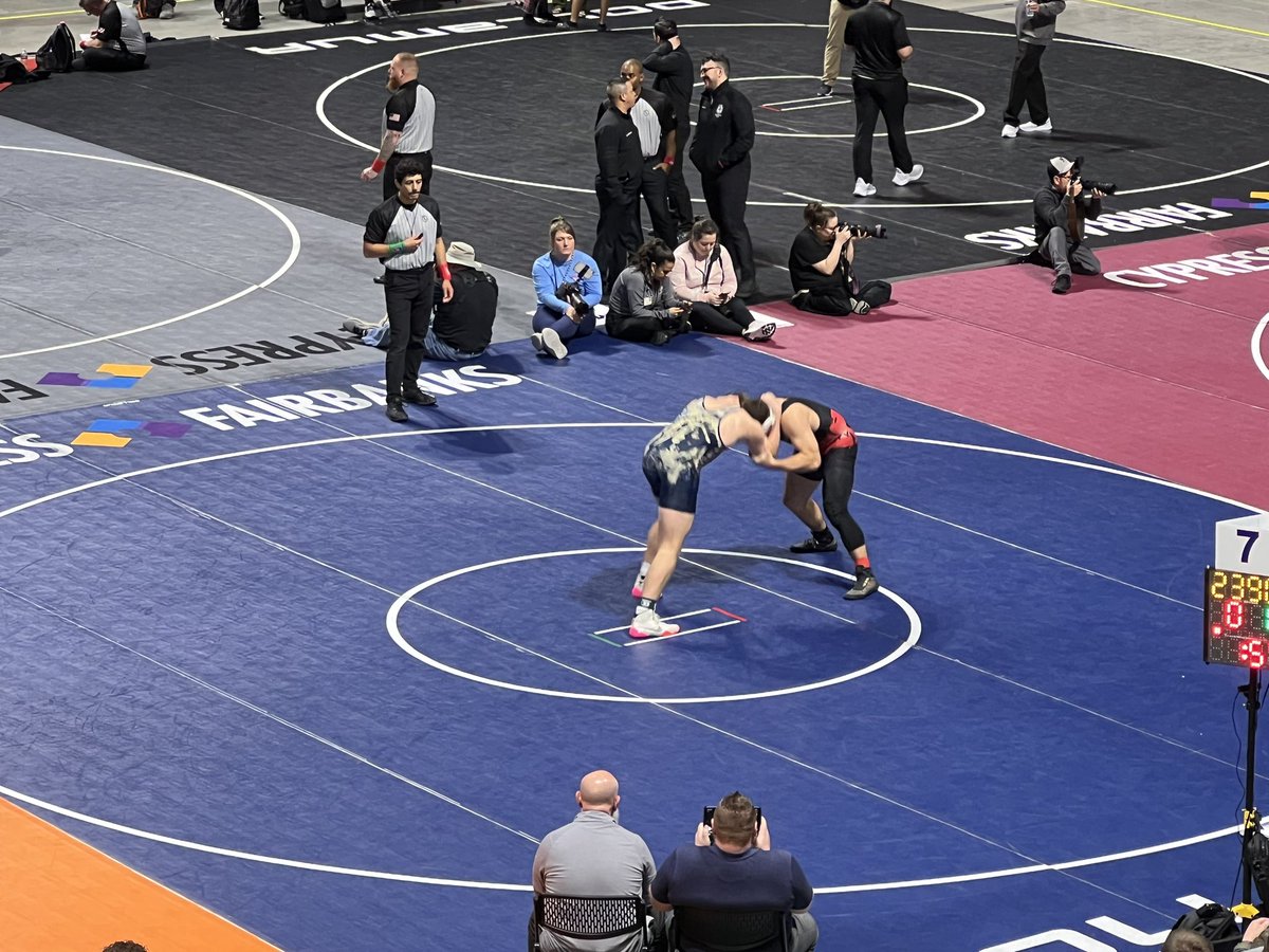 Andrew Juracek of Keller HS wins the bronze medal 🥉 in the 6A 215 wt class ! Congratulations Andrew! @KHSIndianNation @kellerwrestling @KellerISD @dfwvarsity @SportsDayHS #UILState