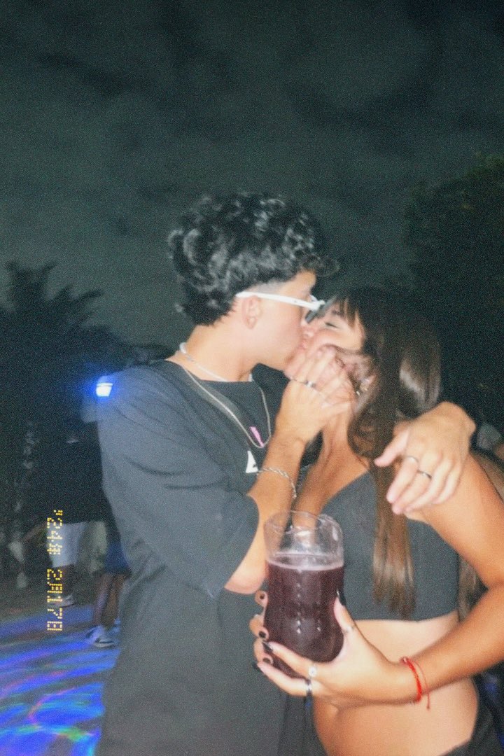 mucho mejores que el vino, son los besos de tu boca