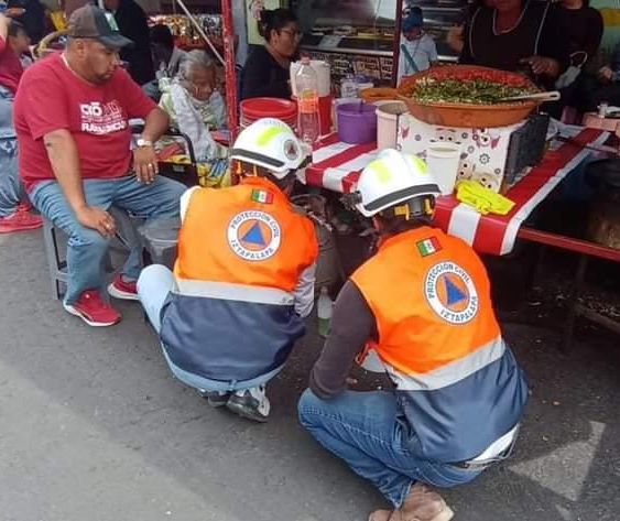 Alc_Iztapalapa's tweet photo. Por tu #Seguridad, para prevenir accidentes, brigada de Protección Civil de la Territorial Santa Catarina llevó a cabo la supervisión de instalaciones de gas en comercios de calle Calabazas, col. #Tenorios, además de difundir las medidas de prevención de incendios y fugas de gas. https://t.co/X3Iq0tSWZL