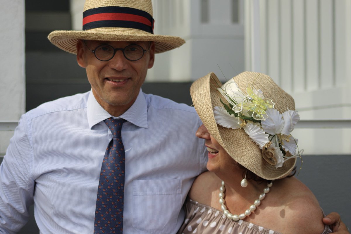 bln_streets's tweet image. Rennbahn Impressionen von der Rennbahn Hoppegarten #rennbahnhoppegarten #hatstyle #hats #fashion