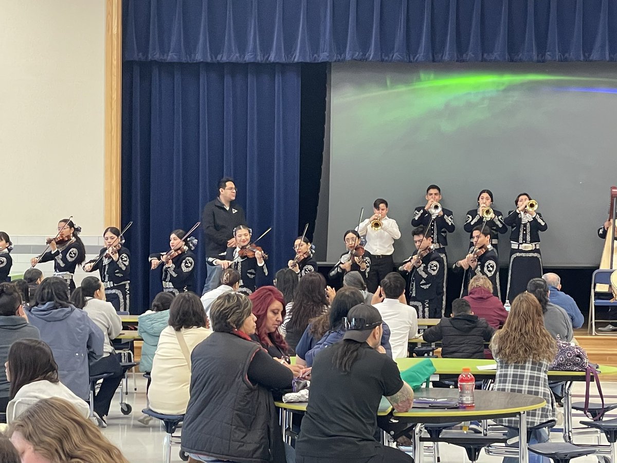 pacovey's tweet image. Great turnout today at the Parent Academic Conference sponsored by Federal and State Programs. Thank you to @Del_Valle_MS, @YsletaISD academic depts, and community partners for presenting! Wonderful morning of learning the importance of parents in a child’s education! #YISDFSP
