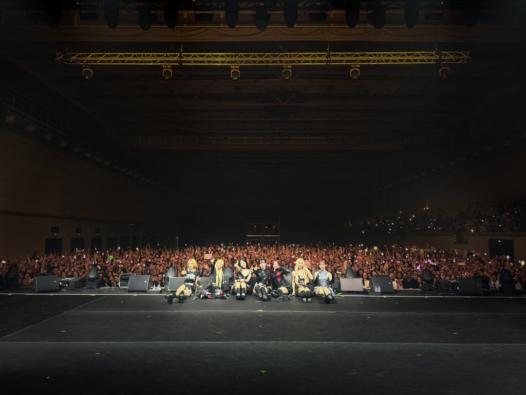 [#드림캐쳐] 예~~~🤟🏻 울 썸냐들 열정 최고다❤️ 늘 이렇게 함께 즐겨❤️❤️❤️

#Dreamcatcher #Barcelona
#2024WorldTour #LuckInside7Doors