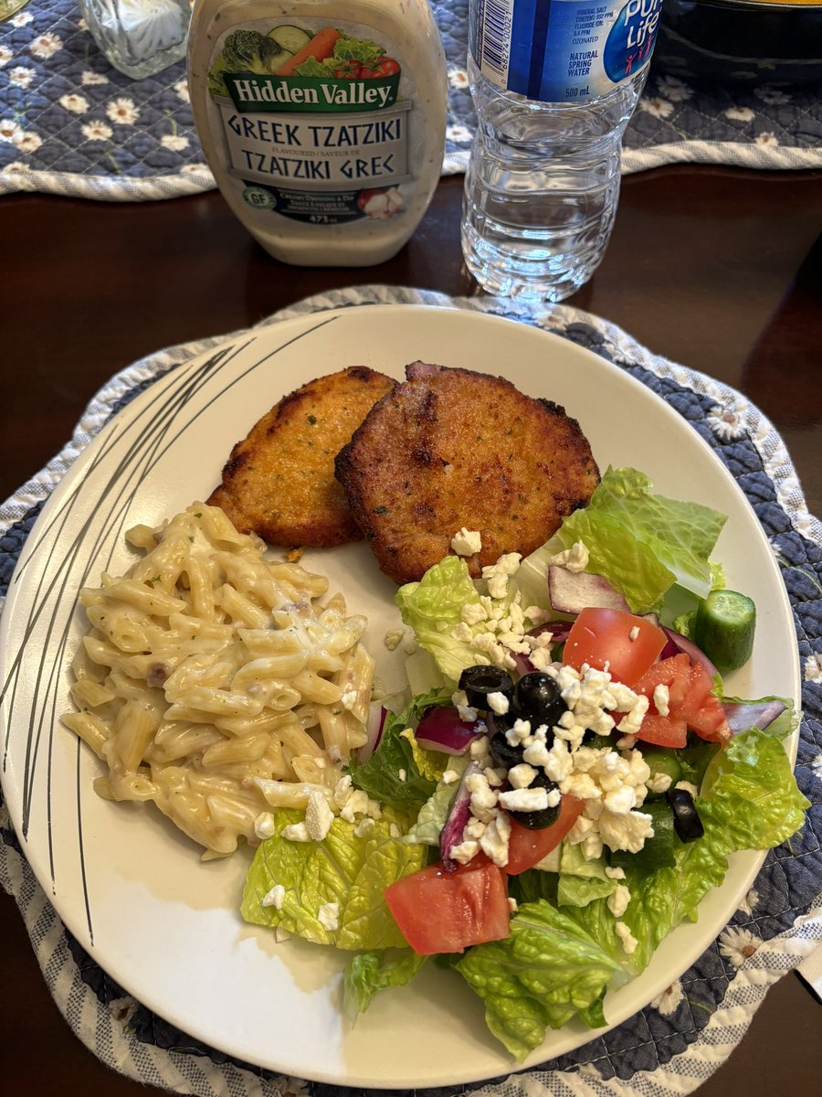 dawn_kimmy_nl's tweet image. One pork chop dinner coming up!! ♥️🙂👌🏻

#cookingforone ♥️