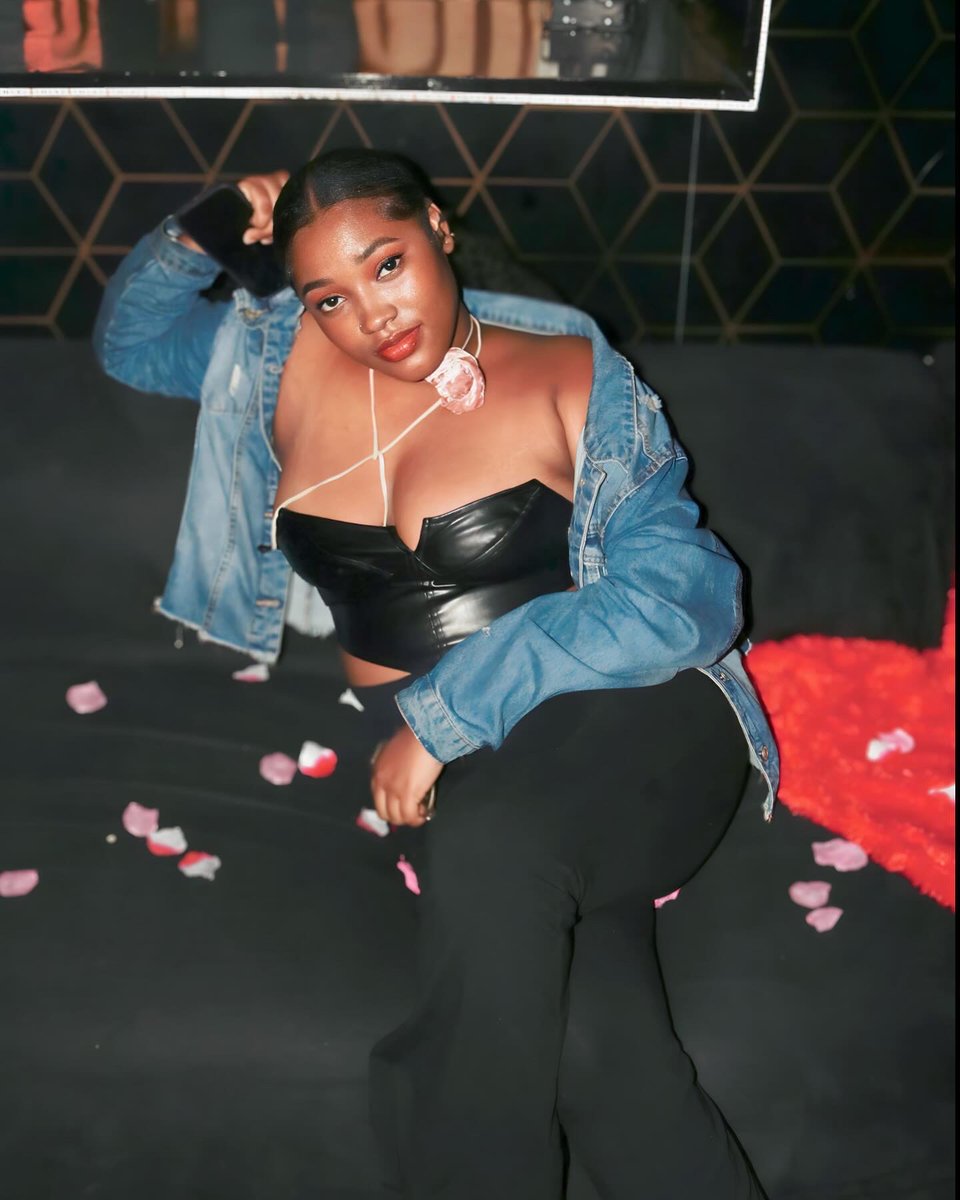AMeNameRen's tweet photo. I look So Good!!! WTF!!❤️ https://t.co/oN3qM5gBEP