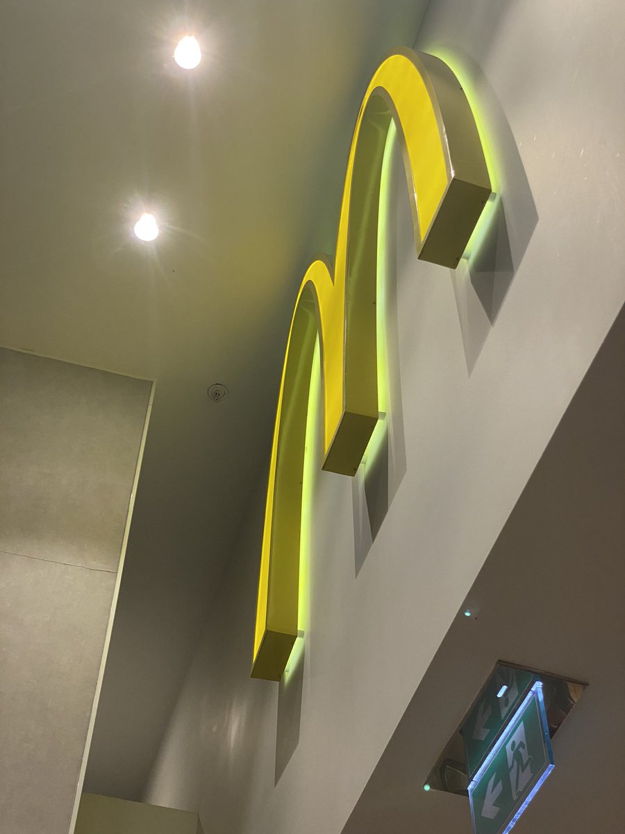 Sanbaby's tweet photo. From experience @McDonaldsUK at Leicester Square must be the McDonald’s who plays most music by @KaiserChiefs - I just heard Ruby ❤️ and got all fuzzy in the rain. #Kaiserchiefs new album #Easy8 is coming are you ready?!
(Btw. too much noise to get a proper video) https://t.co/I8HGKVjag9