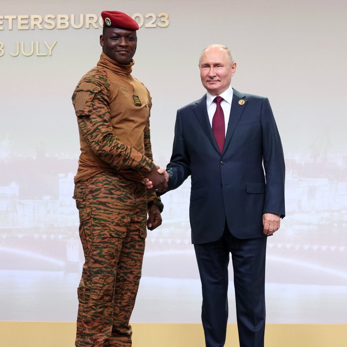 🚨🇧🇫🇷🇺 Burkina Faso’s Ibrahim Traore: “Today, our relationship with Russia is primarily strategic. With Russia, there are no restrictions on the equipment we want to purchase. Others impose restrictions on us. They support us in terms of training, logistics, tactical training,…