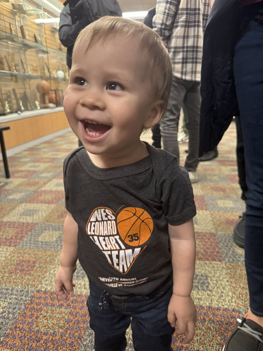 WLHT735's tweet photo. All smiles as action begins at our Wes Leonard “Never Forgotten” game. 22 AEDs will be donated to schools and youth organizations.  @wwmtnews @FOX17 @WOODTV @wzzm13  @MLive @HollandSentinel #AEDs #SCA https://t.co/hZrP5wqene