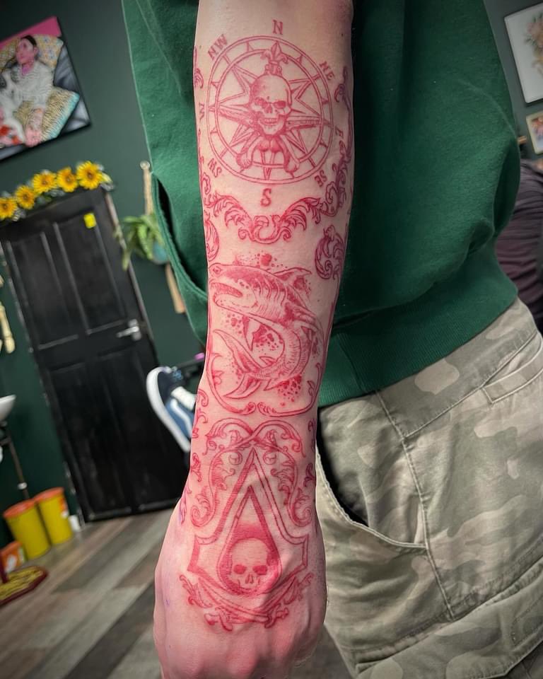 Grumpusstudio's tweet photo. @Ubisoft_UK had me a black flag inspired tattoo today! https://t.co/KjaTHpCuc9