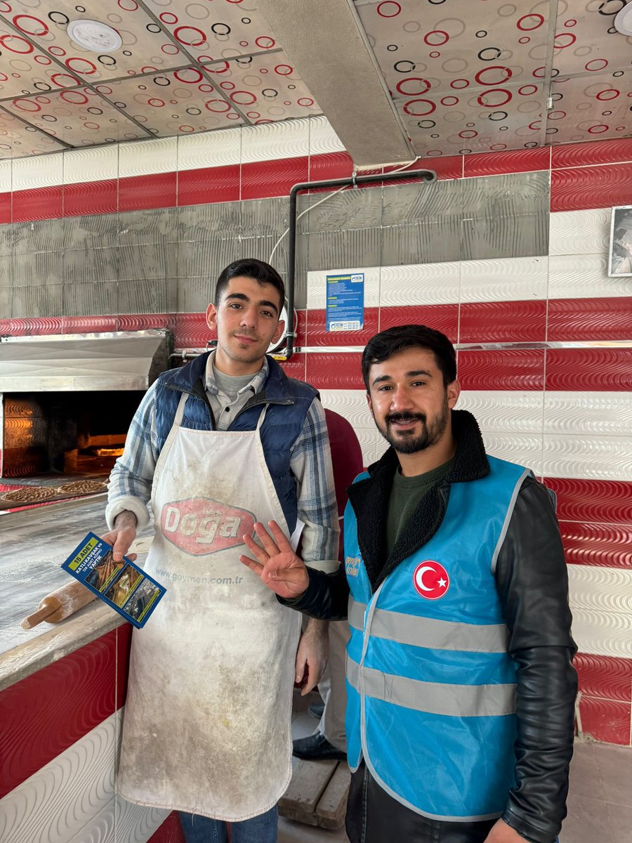 yenisecmen27's tweet photo. 📍FISTIKLI MAHALLESİ
İl Yeni Seçmen Birimi olarak broşür çalışmalarımıza tüm hızımızla devam ediyoruz.😎
31 Mart Seçimlerine kadar Gece gündüz demeden, ev ev, sokak sokak her kapıyı çalacak, her gönüle gireceğiz.
#GençlikAşkıyla
#HazırızKararlıyız 💪🇹🇷
#AkLiselim ❤️ https://t.co/YKPBjq0RFJ