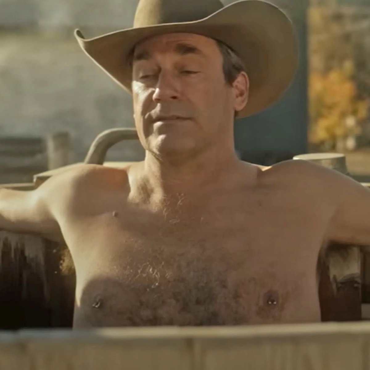 BFFTVontheRadio's tweet photo. Tomorrow we’re talking about the wonderful S5 of Fargo, which as far as we know is a standalone piece of art that has no prior references we’re sure to have missed. Join us on @BFFdotFM tomorrow at 10 for talk about Jon Hamm’s nipples. https://t.co/nQrRWC6SNZ