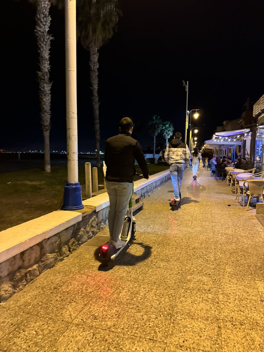 Entonces en que quedamos? Se puede ir por patinete un sábado por la noche por Pedregalejo habiendo niños chicos paseando? <a href="/aytomalaga/">Ayuntamiento Málaga</a> <a href="/pacodelatorrep/">Paco de la Torre</a>