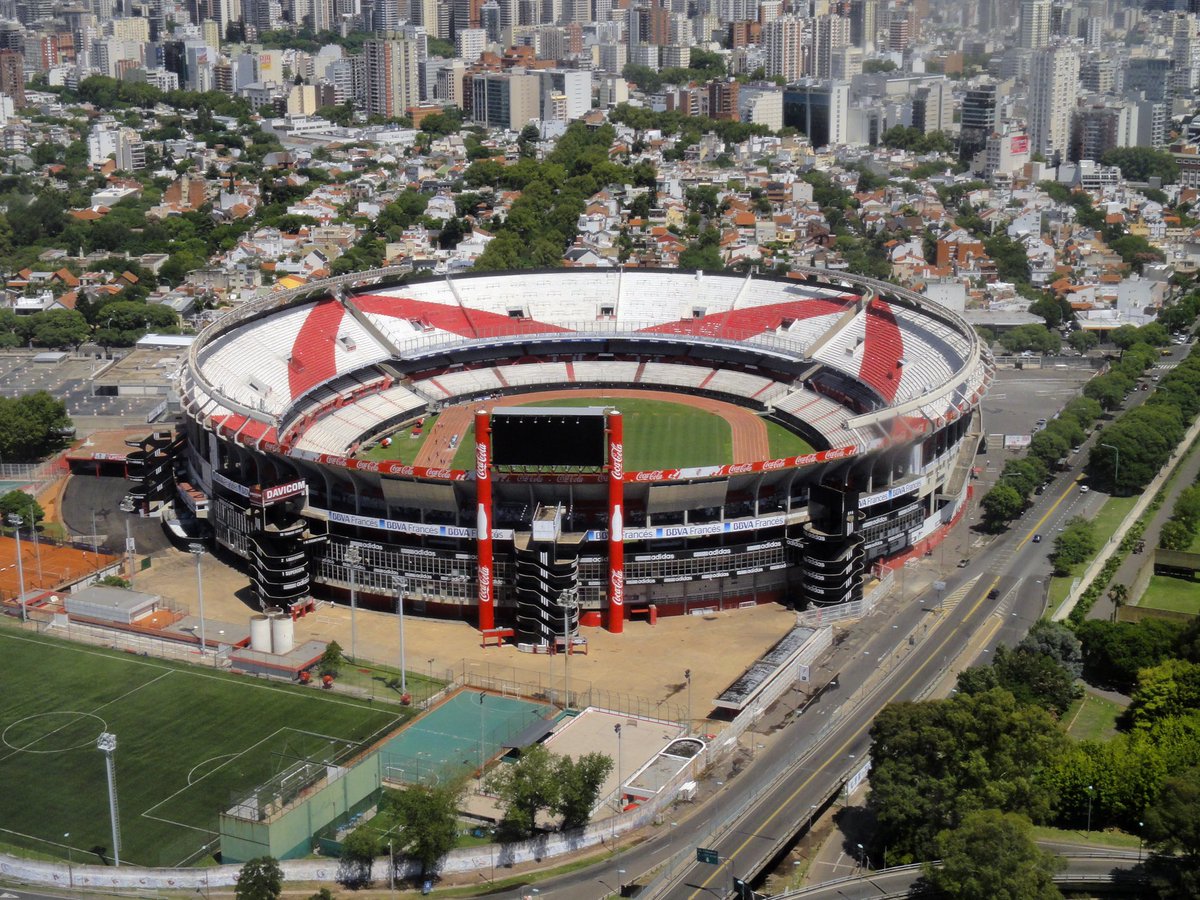 _TobiasRP's tweet photo. Pregunta rápida, si pudieran elegir un tipo de estadio, cual elegirían? https://t.co/wM6OktfGJS