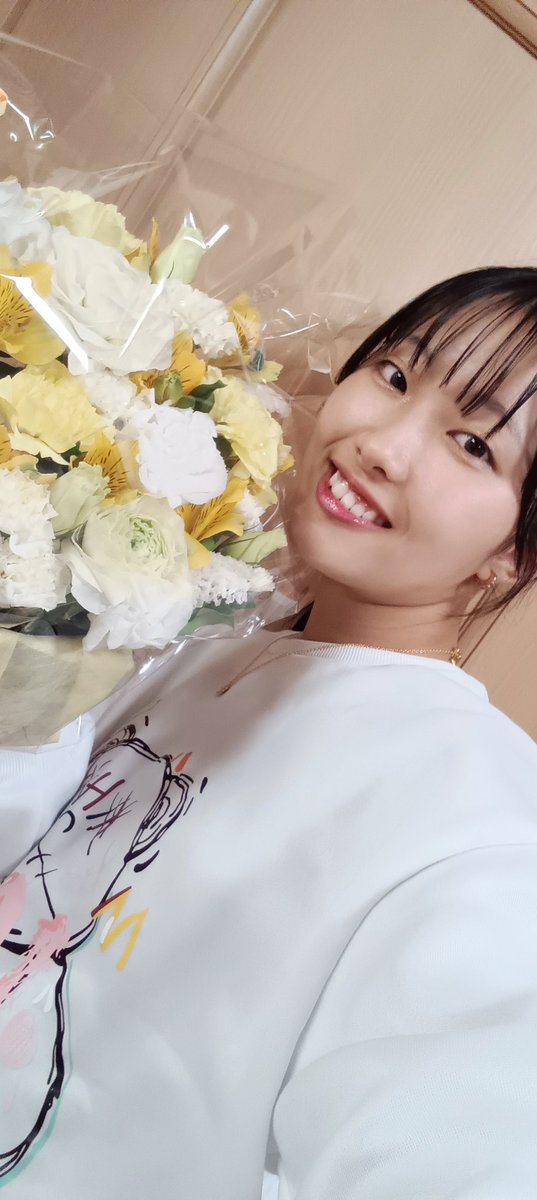 HonamiPwl's tweet photo. おはよう☀
昨日はライブだった〜🎶
たくさんの差し入れありがとうございます💝
お花は合格祝いでもらったよ💐
ありがとうございます☺️
来月も来てね!!
#ジョニエン #合格祝い #PureWingsLabel https://t.co/KBjLjK6n2a