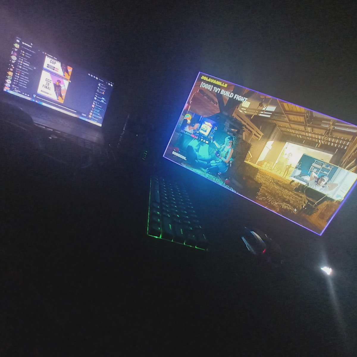 mthskillFNBR's tweet photo. Petit idee de mon setup https://t.co/RdM2FOAmMG